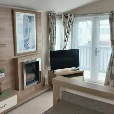 Lagooncombe Modern And Cosy Holiday home *